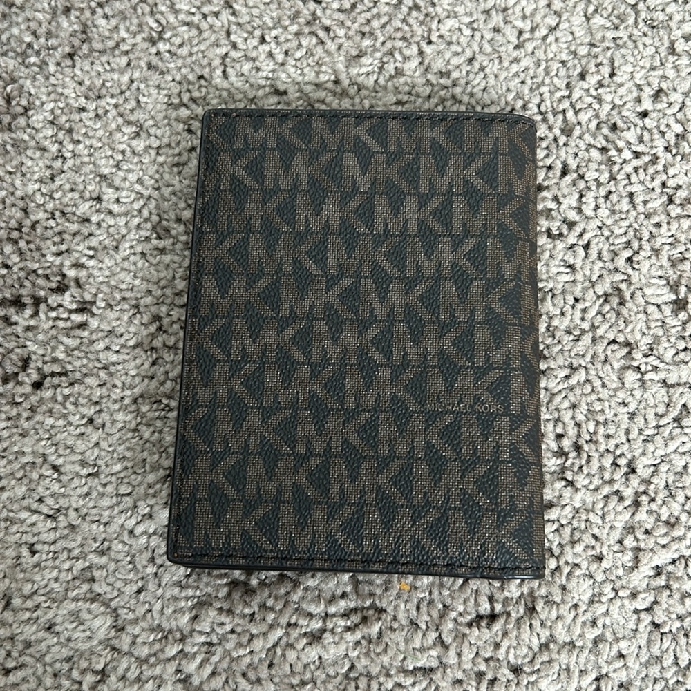 Michael Kors jet set travel passport holder/wallet - Picture 3 of 3